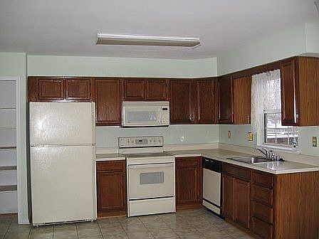 2nd image of 854 Smartts Ln NE