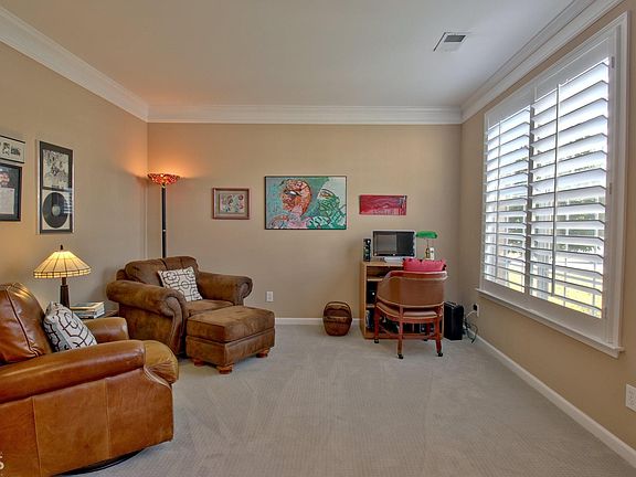 5th image of 208 Amelia Ln