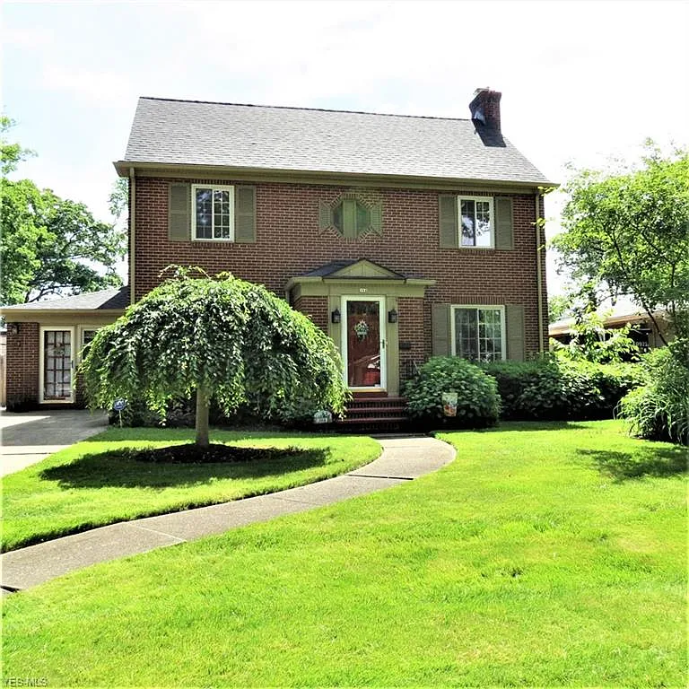 384 Roselawn Ave NE photo 1