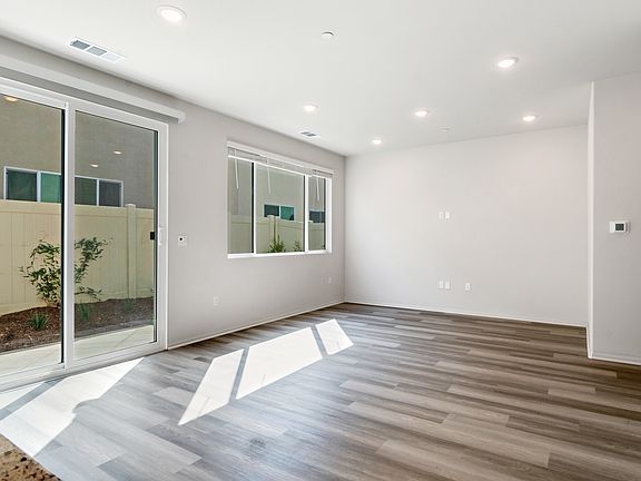 5th image of 2054 Bergamot St