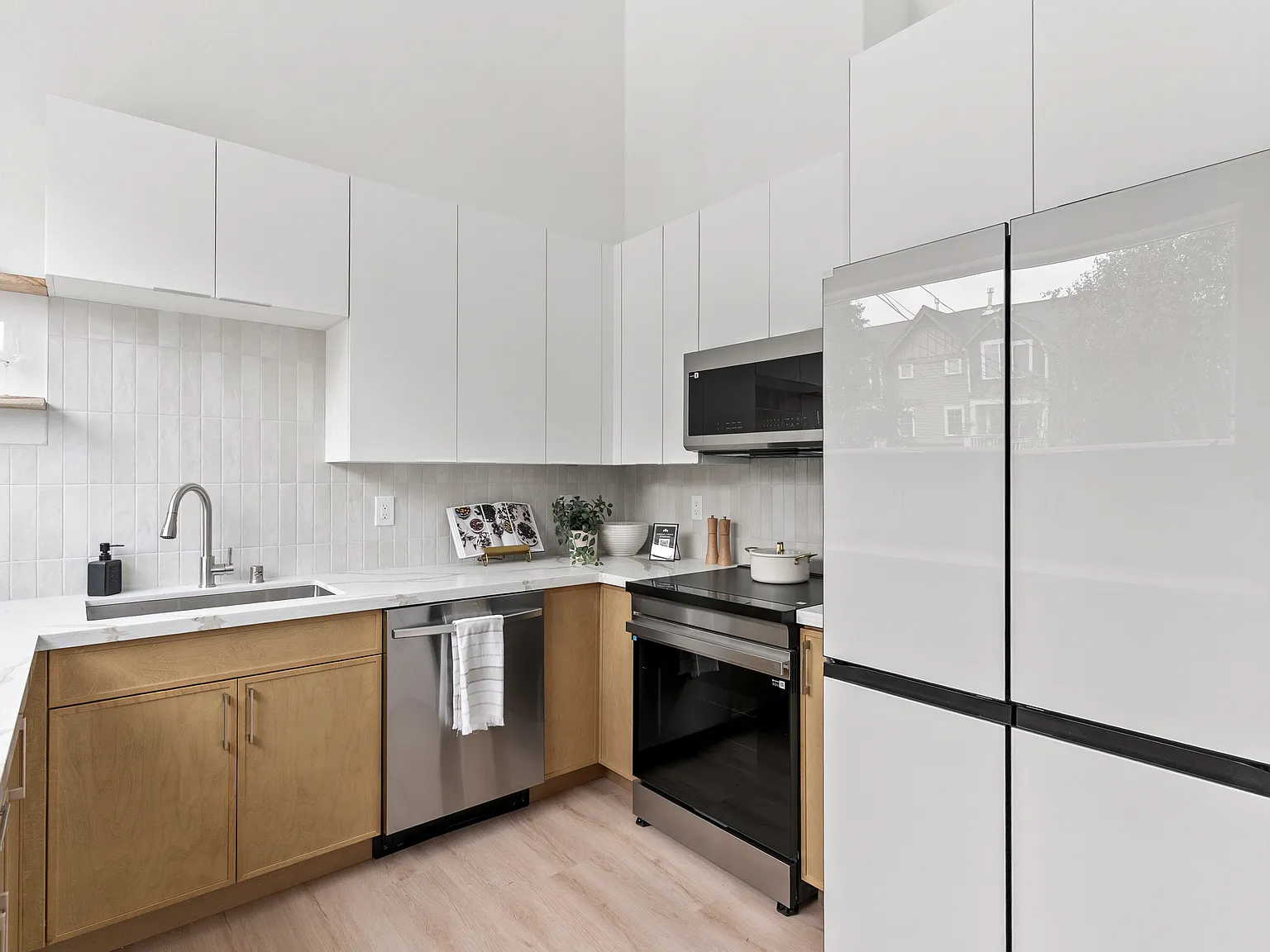 3 bed, 1250 sqft, $3,100 — Photo 4