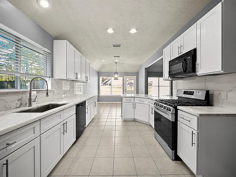 10 S Willow Point Cir — Photo 11