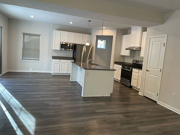 3rd image of 286 Warm Springs Dr