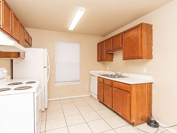 5th image of 1602 Benttree Dr #A