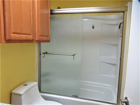 4th image of 201 W 26th St APT 3