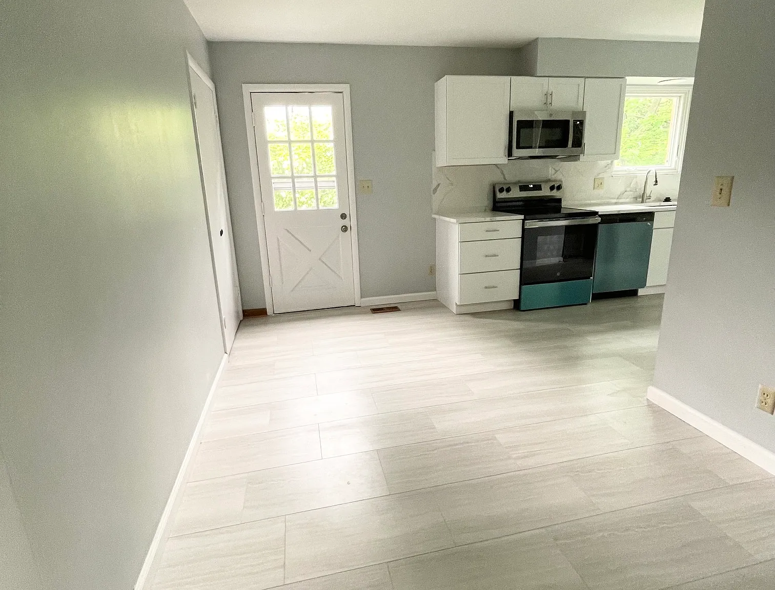 4 bed, 2573 sqft, $2,850 — Photo 4