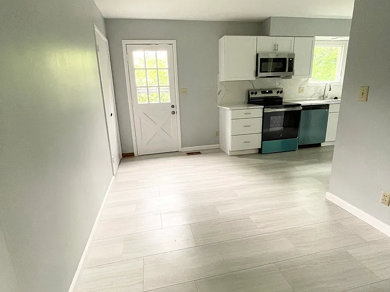 5800 Harlem Rd — Photo 4