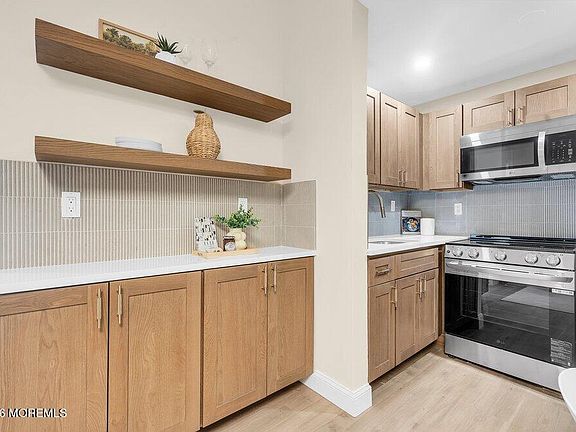 4th image of 321 Sixth Avenue #104