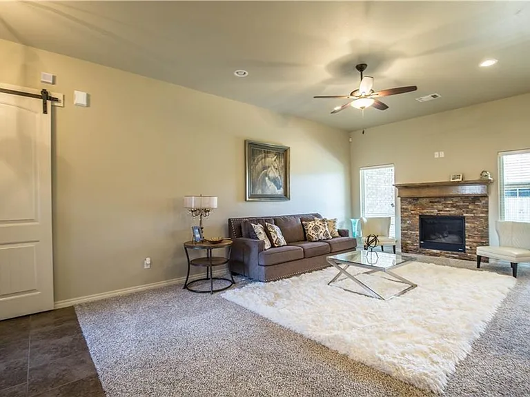 8701 SW 66th Pl — Photo 3