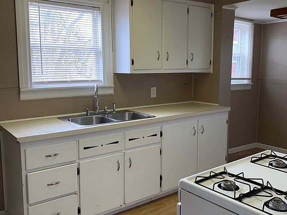 3rd image of 420 N Saint Clair St
