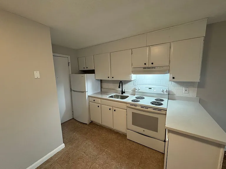 50 Danbury Dr #22 — Photo 3