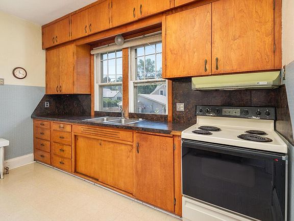 5th image of 1120 Louden Ave N