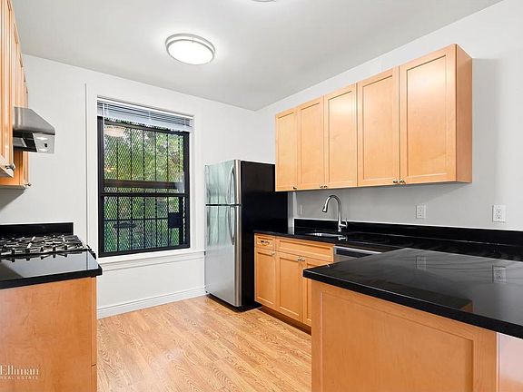3rd image of 455 Park Pl APT 3L