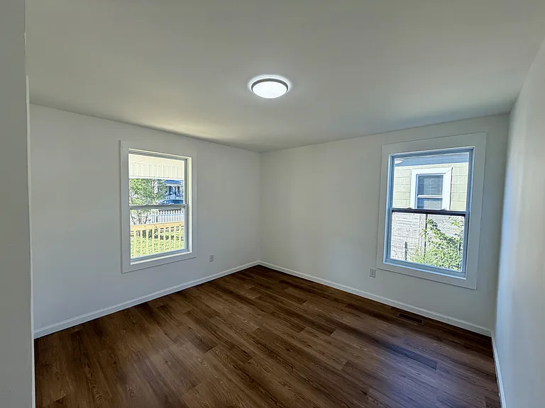 206 E Burwell Ave — Photo 6
