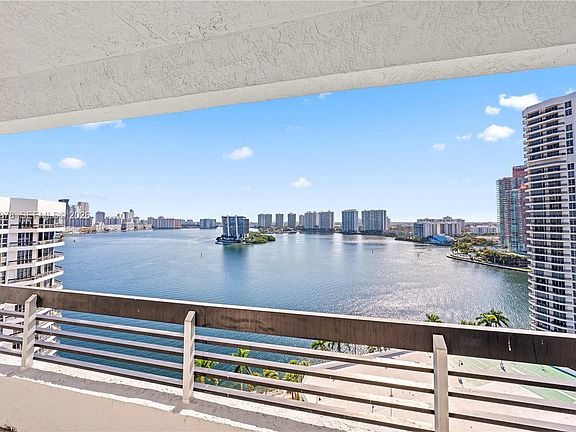 5th image of 3600 Mystic Pointe Dr #Penthouse 6
