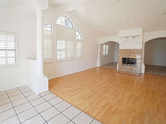 3rd image of 14925 Laurelgrove Cir