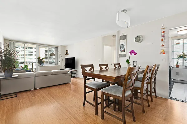 Rented by Sotheby's International Realty | media 10