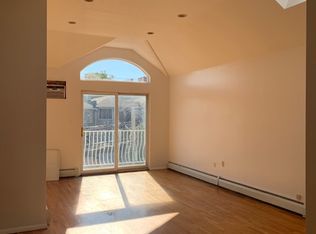 20-16 38th St #3F, Astoria, NY 11105