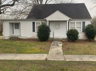 600 6th St, Etowah, TN 37331