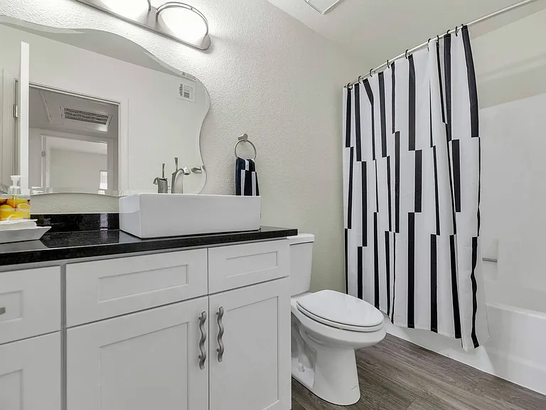 Urban Walk Apartments — Photo 11