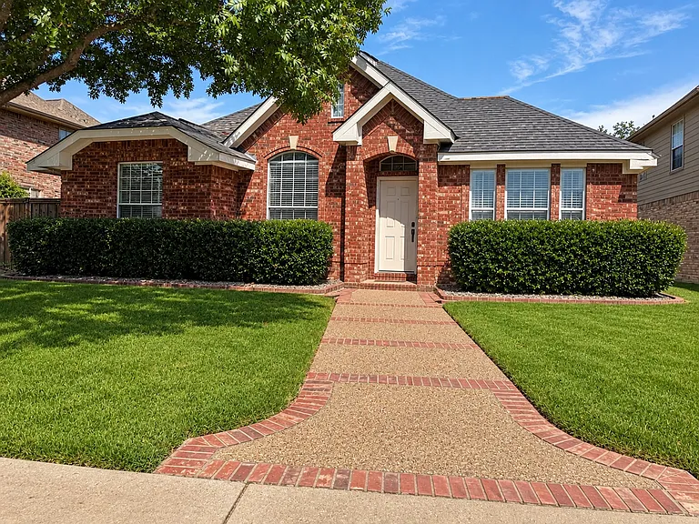 809 Big Bend Dr — Photo 1