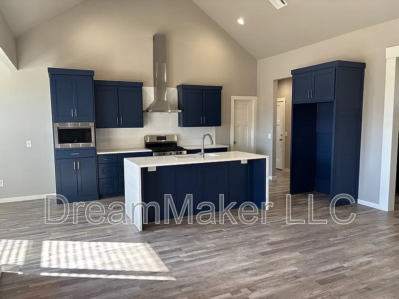 4 bed, 2.0 bath, 1846 sqft, $2,250 — Photo 3