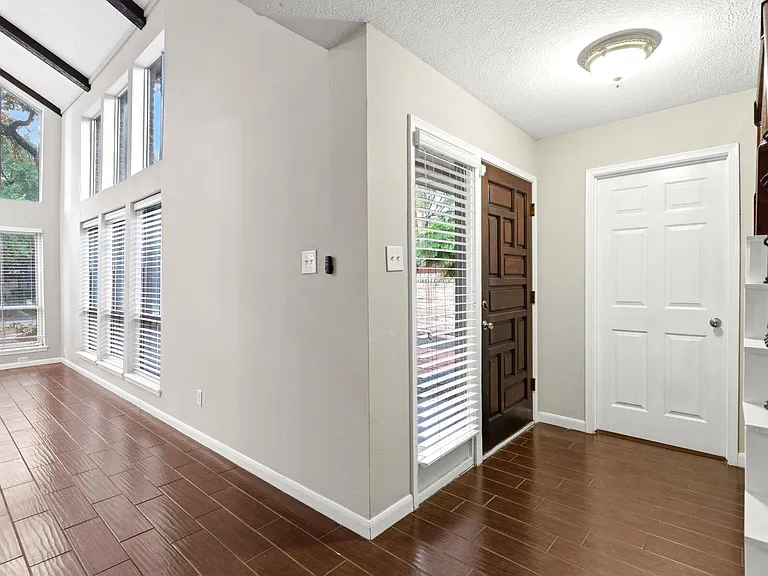 6307 Jadecrest Dr — Photo 6