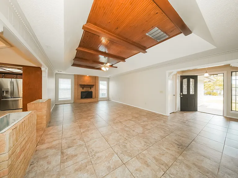 5421 Sudbury Ln — Photo 3