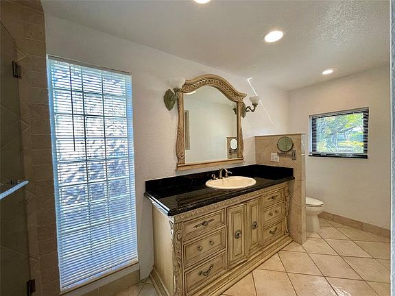 4th image of 2725 NE 27th Ct #Y