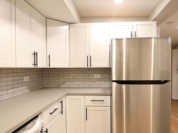 5th image of 2336 W Superior St #G