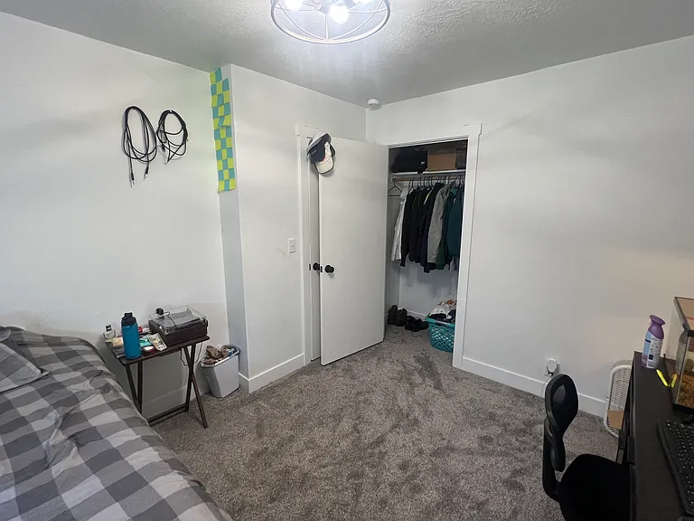 820 E 100 N — Photo 9