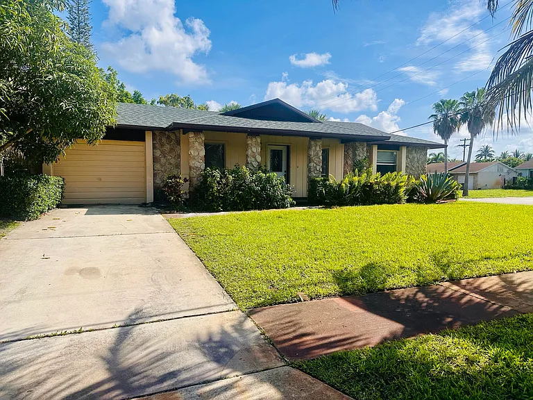 6245 Saxon Blvd — Photo 1