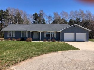 1424 Riverside Ln, Menominee, MI 49858