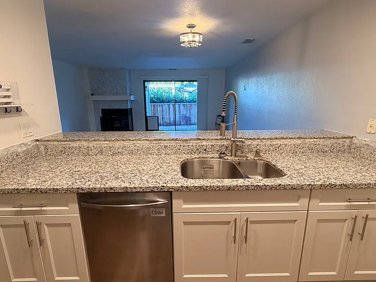 Peppermill Cir — Photo 22