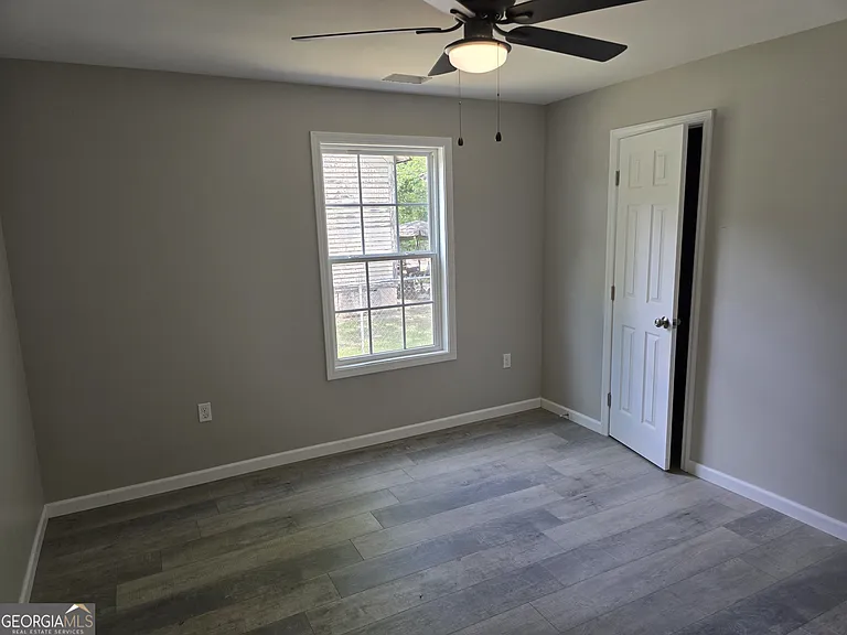 305 Smith St — Photo 14