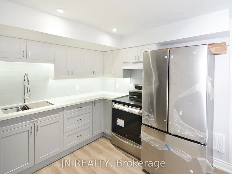 34 McEchearn Cres #LOWER — Photo 7