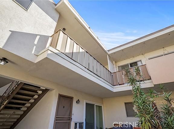 3rd image of 1755 N Berendo St APT 21