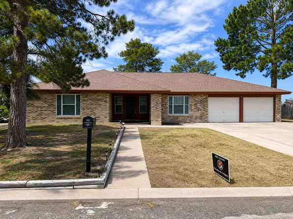 102 Lantana Ln, Del Rio, TX 78840