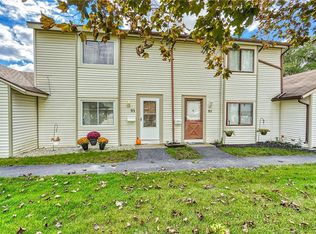 93 Windsorshire Dr, Rochester, NY 14624