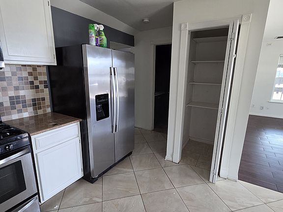 5th image of 2965 Clovis Ave