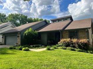 9780 W 101st Ter, Overland Park, KS 66212