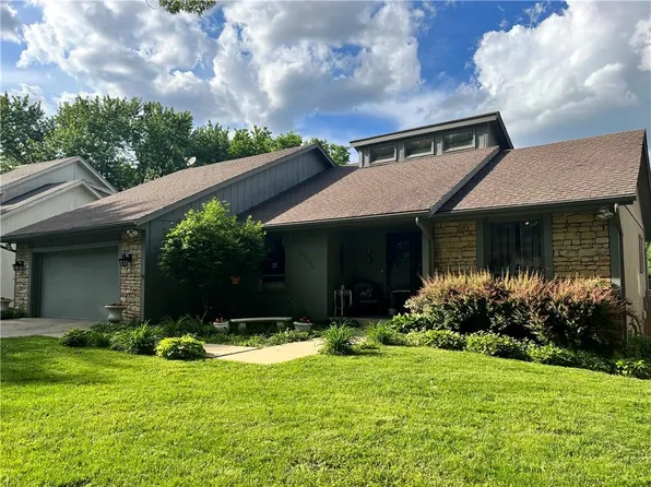 9780 W 101st Ter, Overland Park, KS 66212