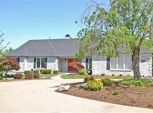 15952 Forest Valley Dr, Ballwin, MO 63021