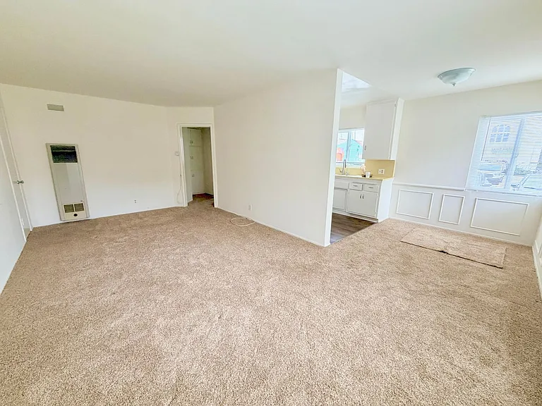 200 E Dryden St — Photo 2