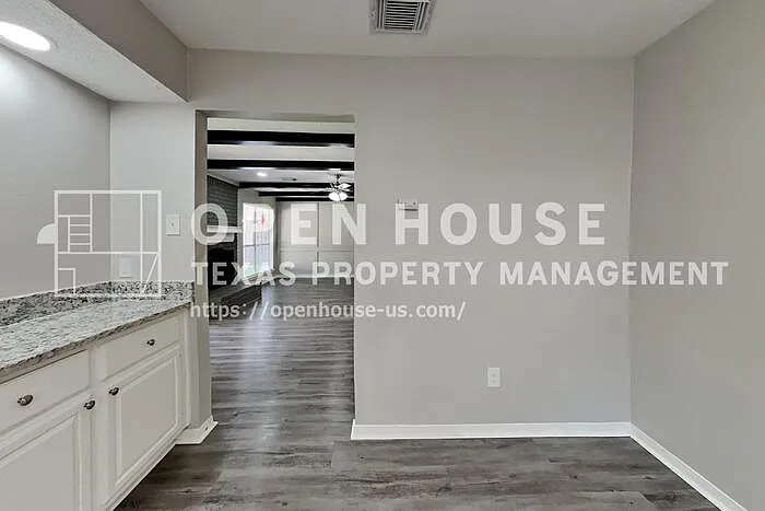 2507 Brookdale Dr — Photo 6