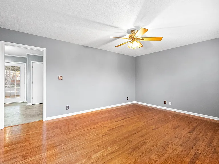 1835 Warren Dr — Photo 4