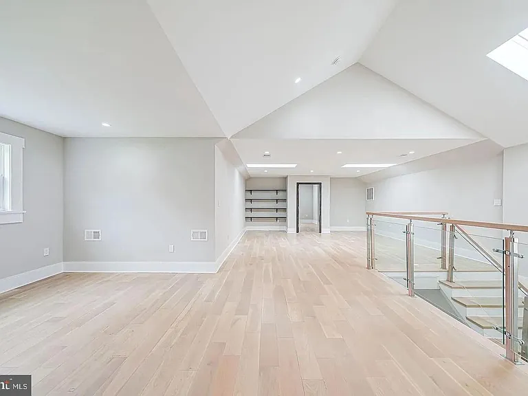9908 Blake Ln — Photo 10