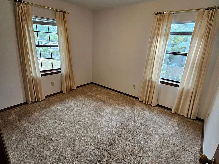 1437 Parkway Dr — Photo 16