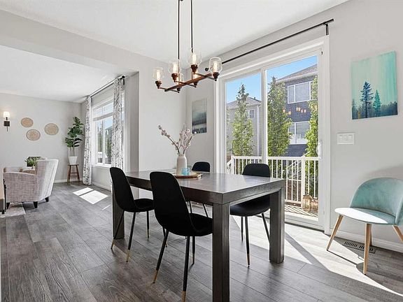 4th image of 25 E Yorkville Grn SW