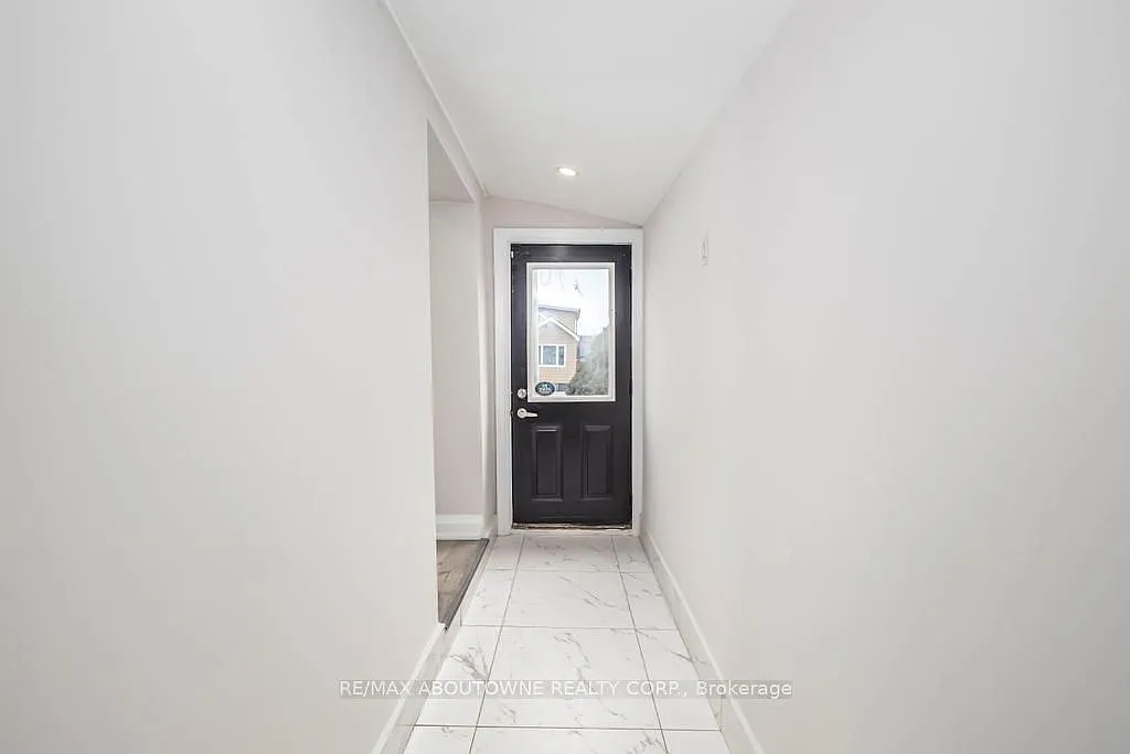 3 bed, $2,400 — Photo 2